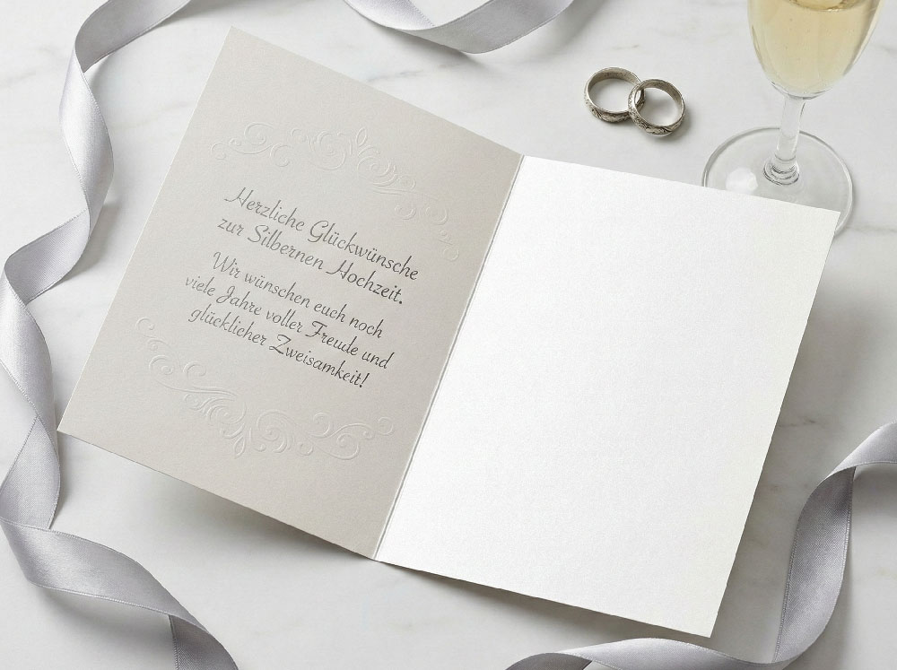 Elegante Karte zur Silberhochzeit mit silbernem Band und herzlichem Glückwunsch